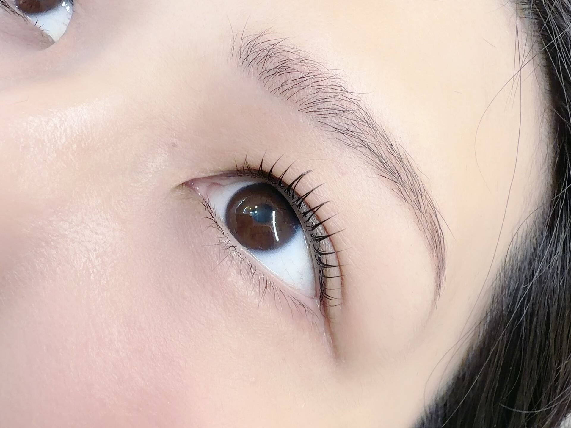 細めキレイめ眉とまつ毛